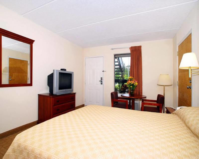 Econo Lodge Inn & Suites Lugoff Eksteriør bilde